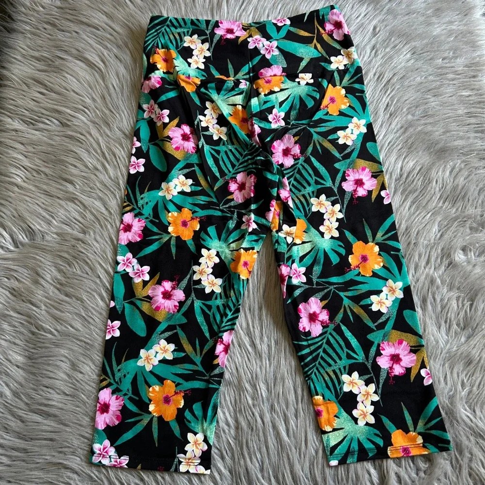 No Boundaries Capri Leggings Women Size‎ Small 4-6 Tropical Floral Stretch Pants - Picture 4 of 4